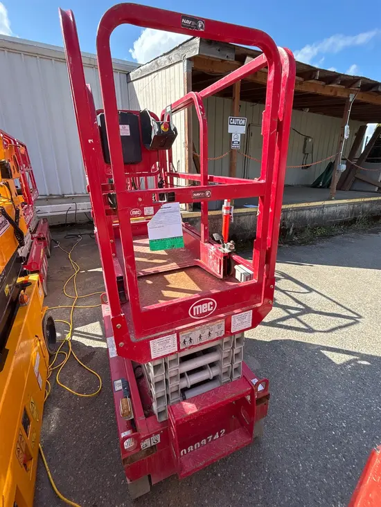 2018 MEC MICRO 19 Scissor Lift
