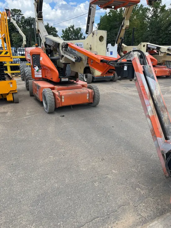 2014 JLG E400AJPN Articulating Boom Lift