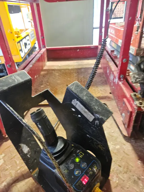 2018 MEC MICRO 19 Scissor Lift