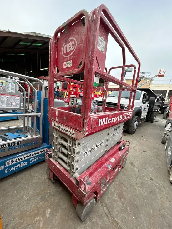 2018 MEC MICRO 19 Scissor Lift