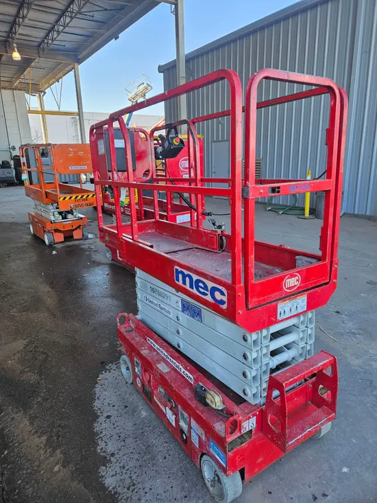2018 MEC MICRO 19 Scissor Lift