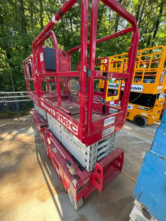 2018 MEC MICRO 19 Scissor Lift