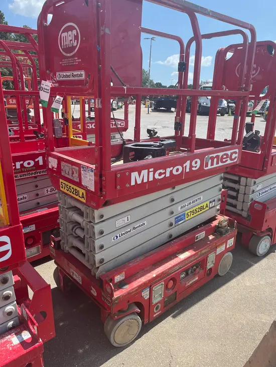 2018 MEC MICRO 19 Scissor Lift