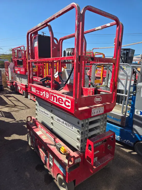 2018 MEC MICRO 19 Scissor Lift