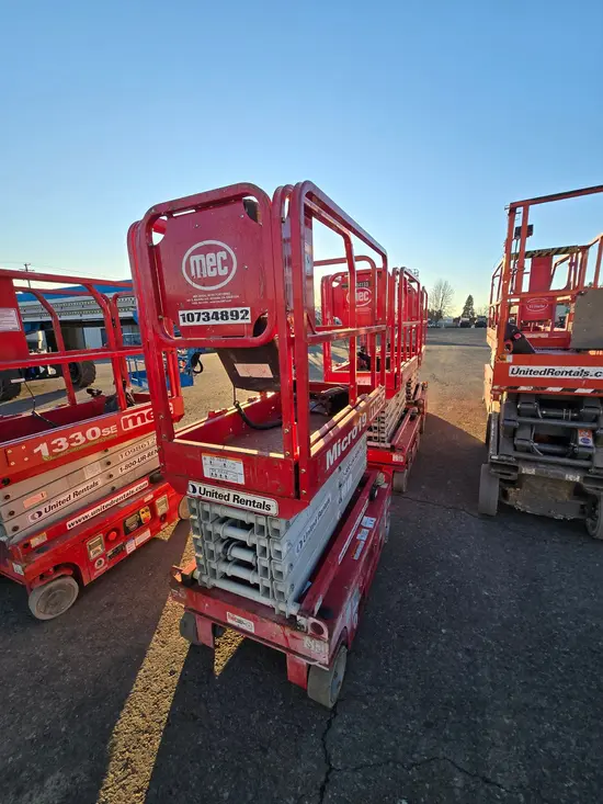 2018 MEC MICRO 19 Scissor Lift