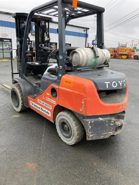 2019 Toyota 8FGU30 Warehouse Forklift