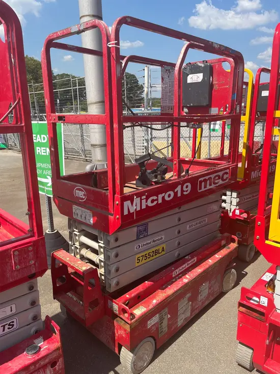 2018 MEC MICRO 19 Scissor Lift
