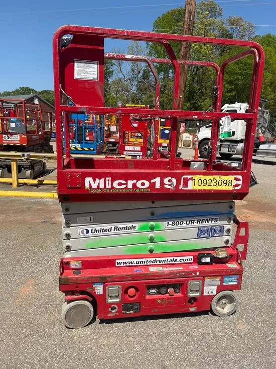 2019 MEC MICRO 19 Scissor Lift