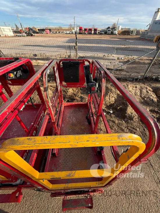 2019 MEC MICRO 19 Scissor Lift