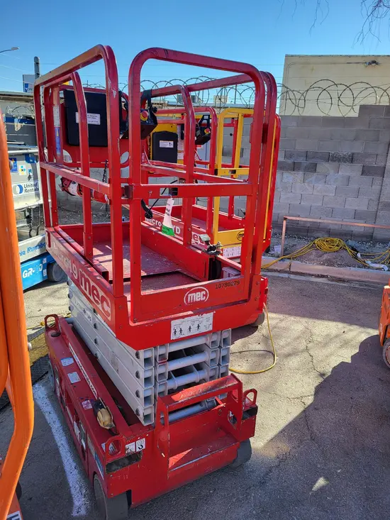 2018 MEC MICRO 19 Scissor Lift