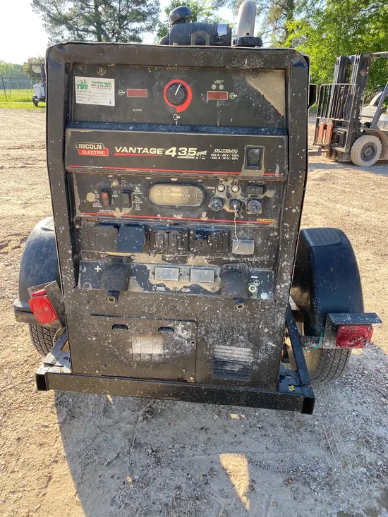 2019 Lincoln Electric VANTAGE 435 Welder