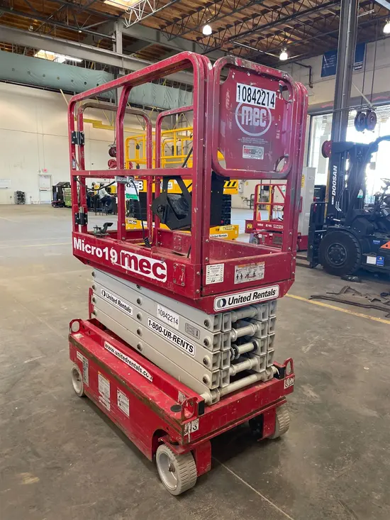 2018 MEC MICRO 19 Scissor Lift
