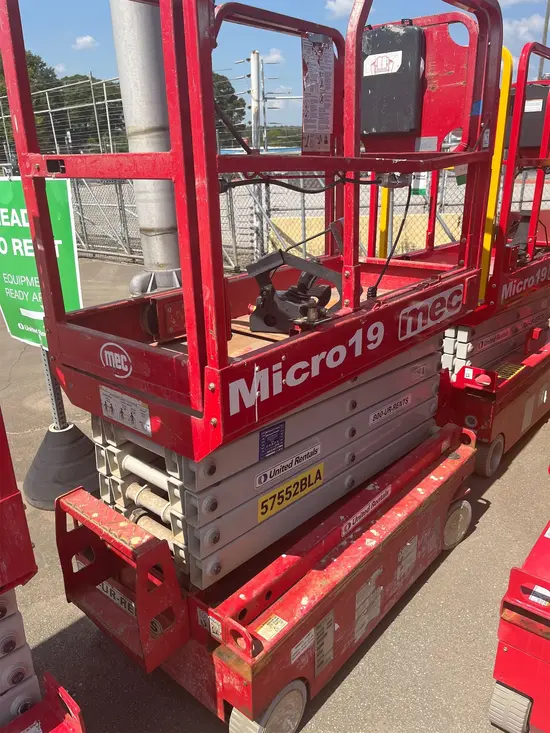 2018 MEC MICRO 19 Scissor Lift