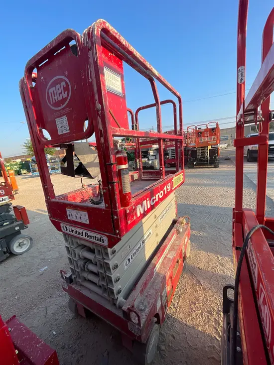 2018 MEC MICRO 19 Scissor Lift