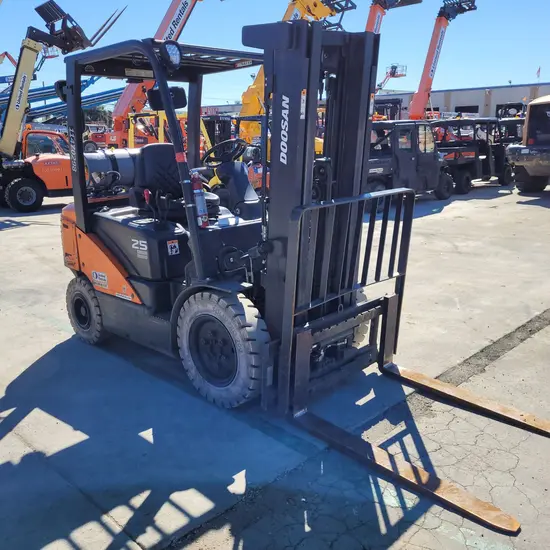 2022 Doosan G25P-7DF Warehouse Forklift
