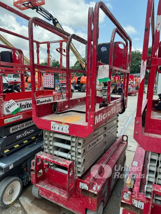 2018 MEC MICRO 19 Scissor Lift