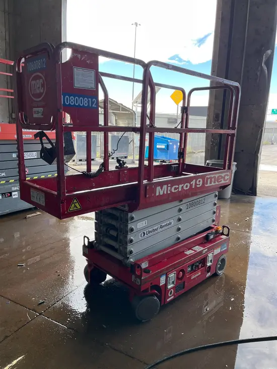 2018 MEC MICRO 19 Scissor Lift