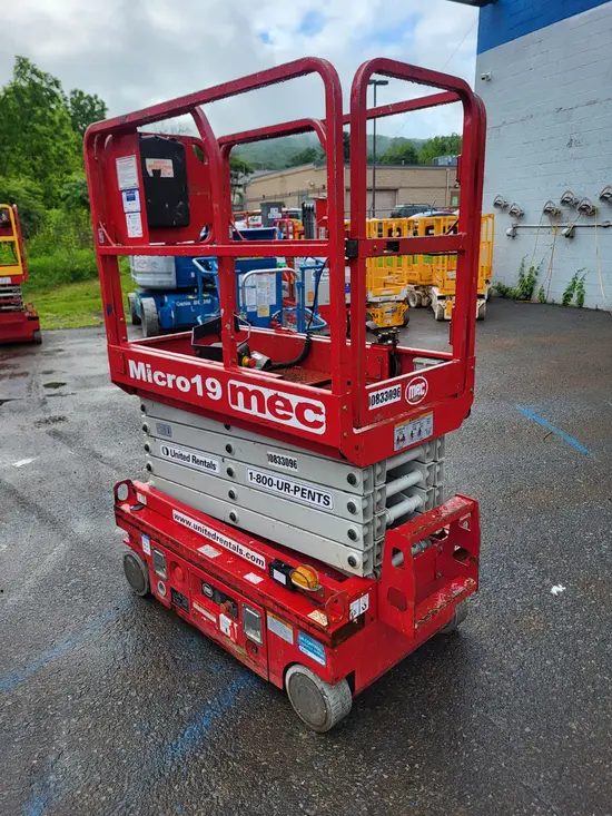 2018 MEC MICRO 19 Scissor Lift