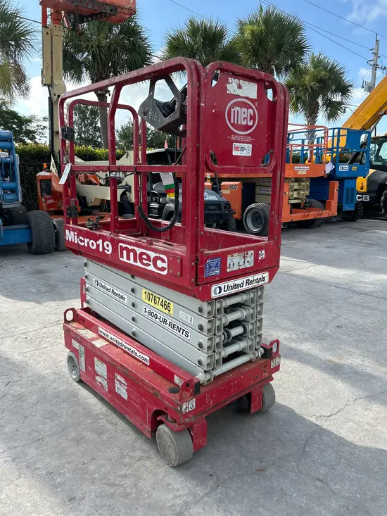 2018 MEC MICRO 19 Scissor Lift