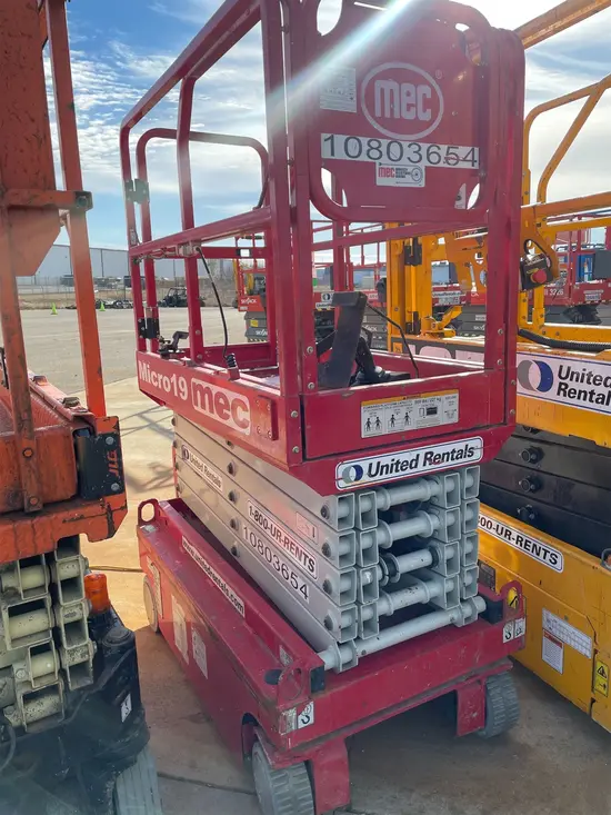 2018 MEC MICRO 19 Scissor Lift