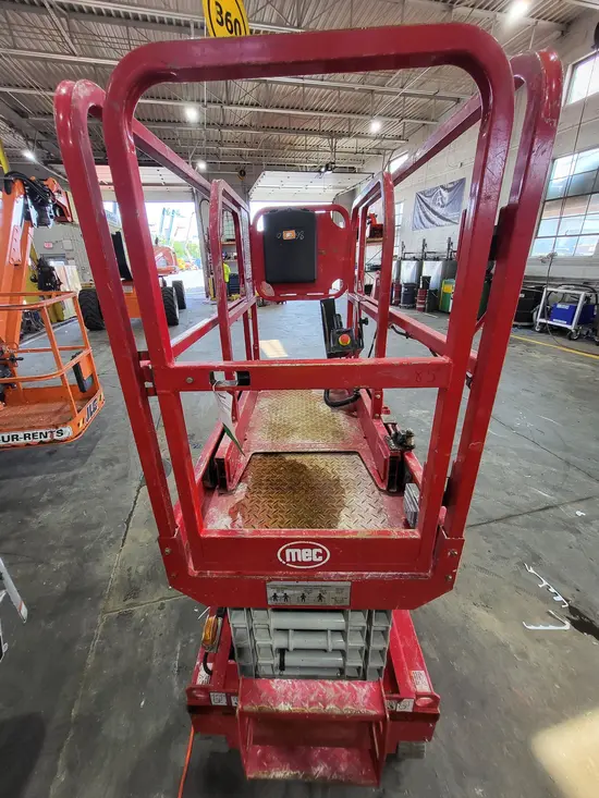 2018 MEC MICRO 19 Scissor Lift