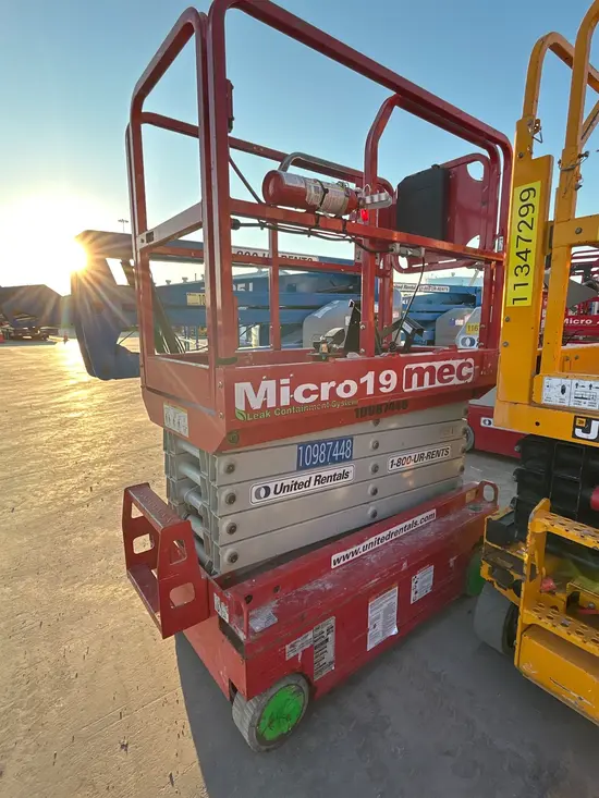 2019 MEC MICRO 19 Scissor Lift