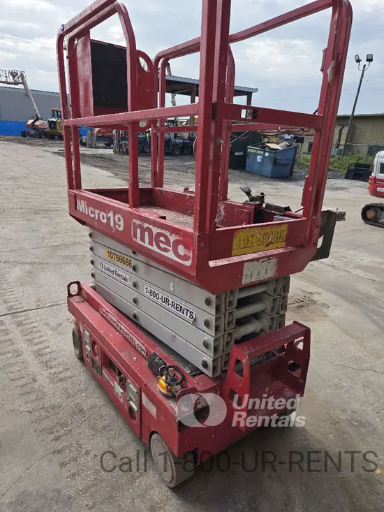2018 MEC MICRO 19 Scissor Lift