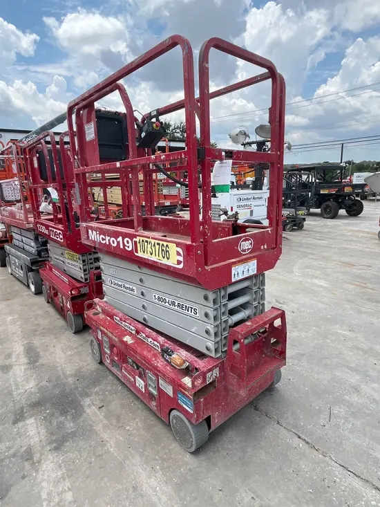 2018 MEC MICRO 19 Scissor Lift