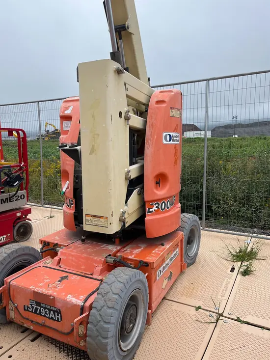 2014 JLG E300AJP Articulating Boom Lift