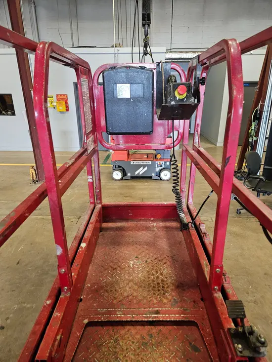 2018 MEC MICRO 19 Scissor Lift