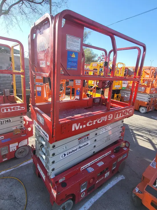 2018 MEC MICRO 19 Scissor Lift