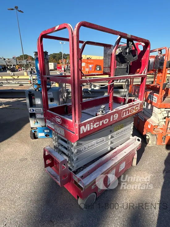 2018 MEC MICRO 19 Scissor Lift