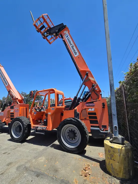 2017 SKYTRAK 6042 Forklift