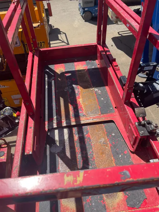 2018 MEC MICRO 19 Scissor Lift