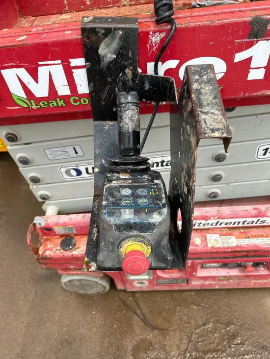 2019 MEC MICRO 19 Scissor Lift