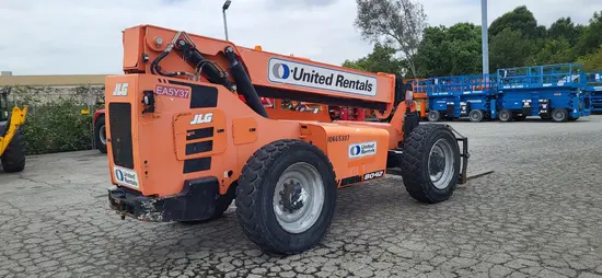 2017 SKYTRAK 8042 Forklift