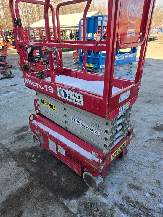 2018 MEC MICRO 19 Scissor Lift