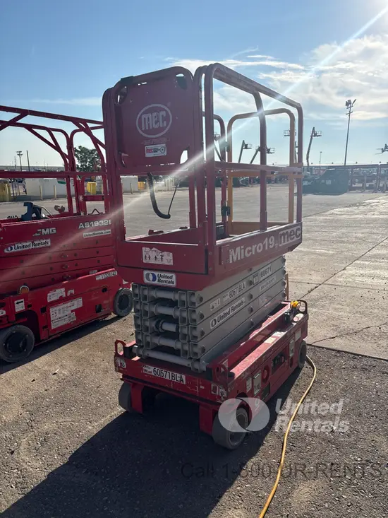 2018 MEC MICRO 19 Scissor Lift