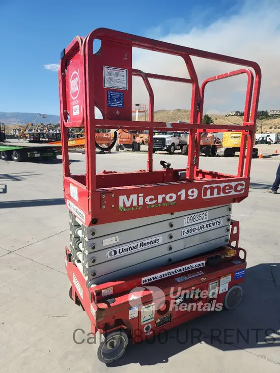 2019 MEC MICRO 19 Scissor Lift