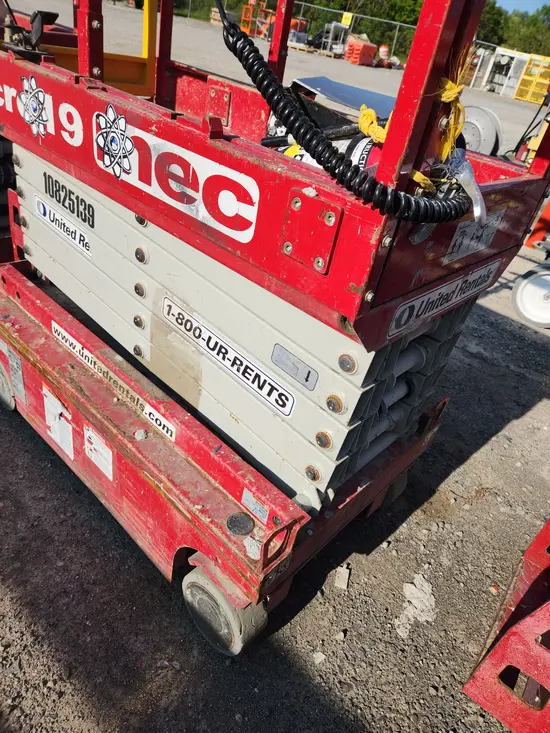 2018 MEC MICRO 19 Scissor Lift
