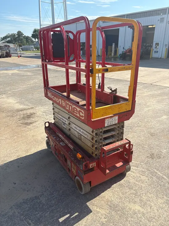 2019 MEC MICRO 19 Scissor Lift