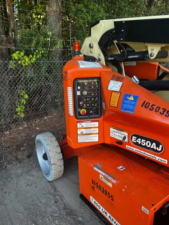 2016 JLG E450AJ Articulating Boom Lift
