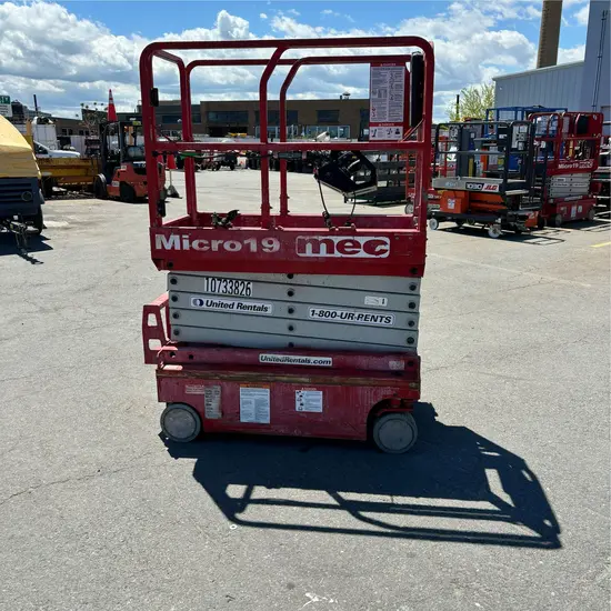 2018 MEC MICRO 19 Scissor Lift