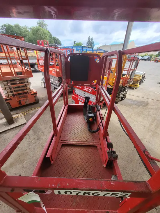 2018 MEC MICRO 19 Scissor Lift