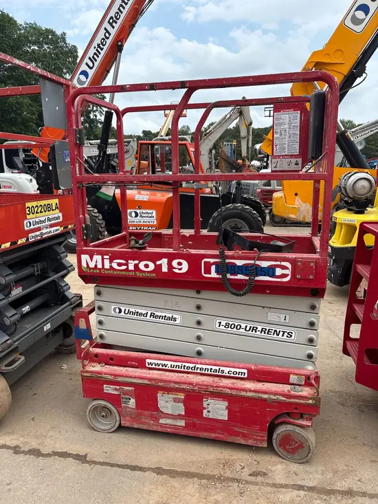 2019 MEC MICRO 19 Scissor Lift