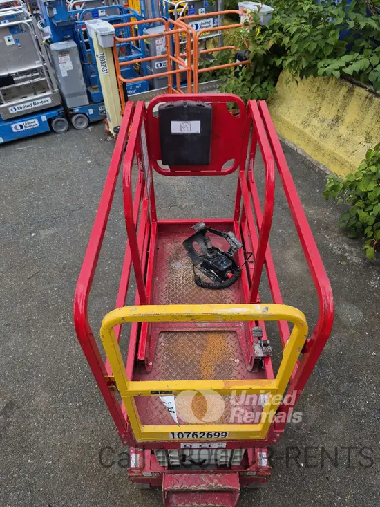 2018 MEC MICRO 19 Scissor Lift