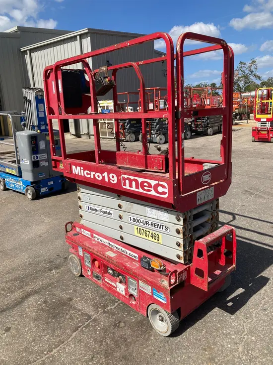 2018 MEC MICRO 19 Scissor Lift