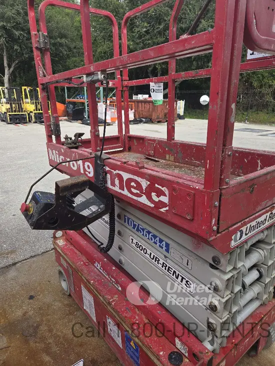 2018 MEC MICRO 19 Scissor Lift