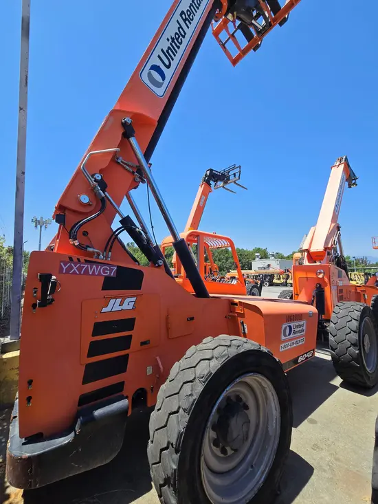 2017 SKYTRAK 6042 Forklift