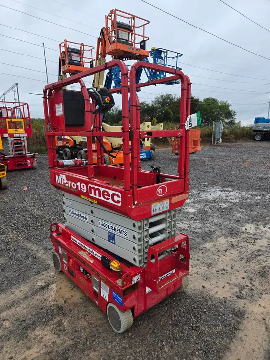 2019 MEC MICRO 19 Scissor Lift